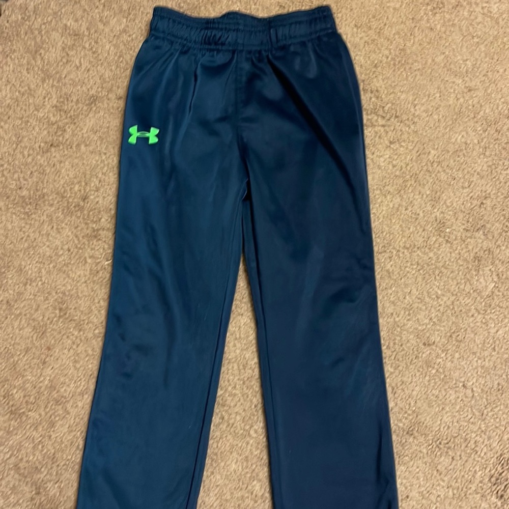 Boys size 6 Navy blue Under Armour bottom.